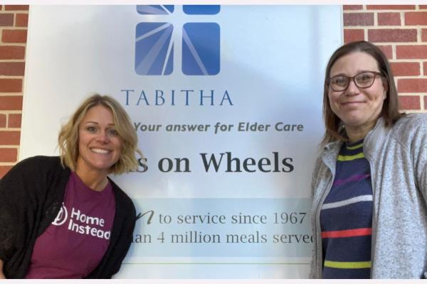 Home Instead Volunteers with Meals on Wheels in Lincoln, NE