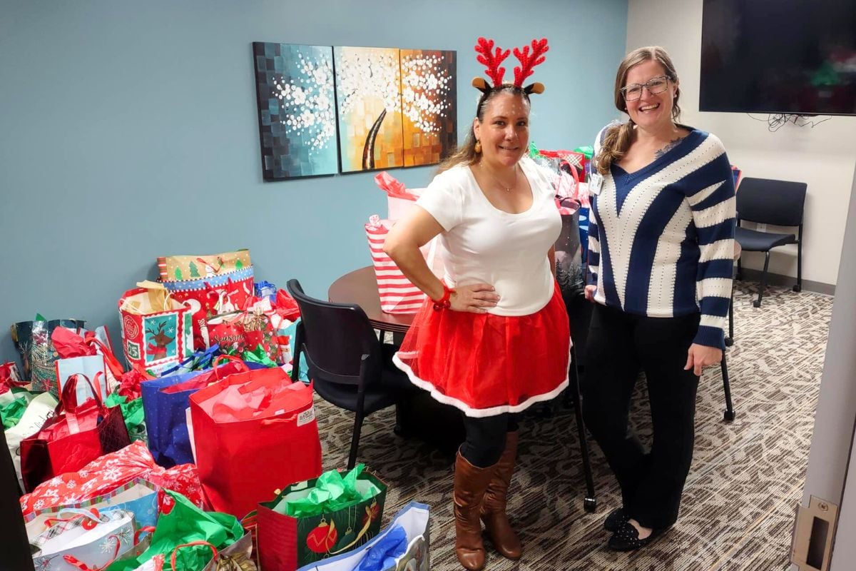 Home Instead Spreads Holiday Cheer with Be a Santa to a Senior in Lakeland, FL