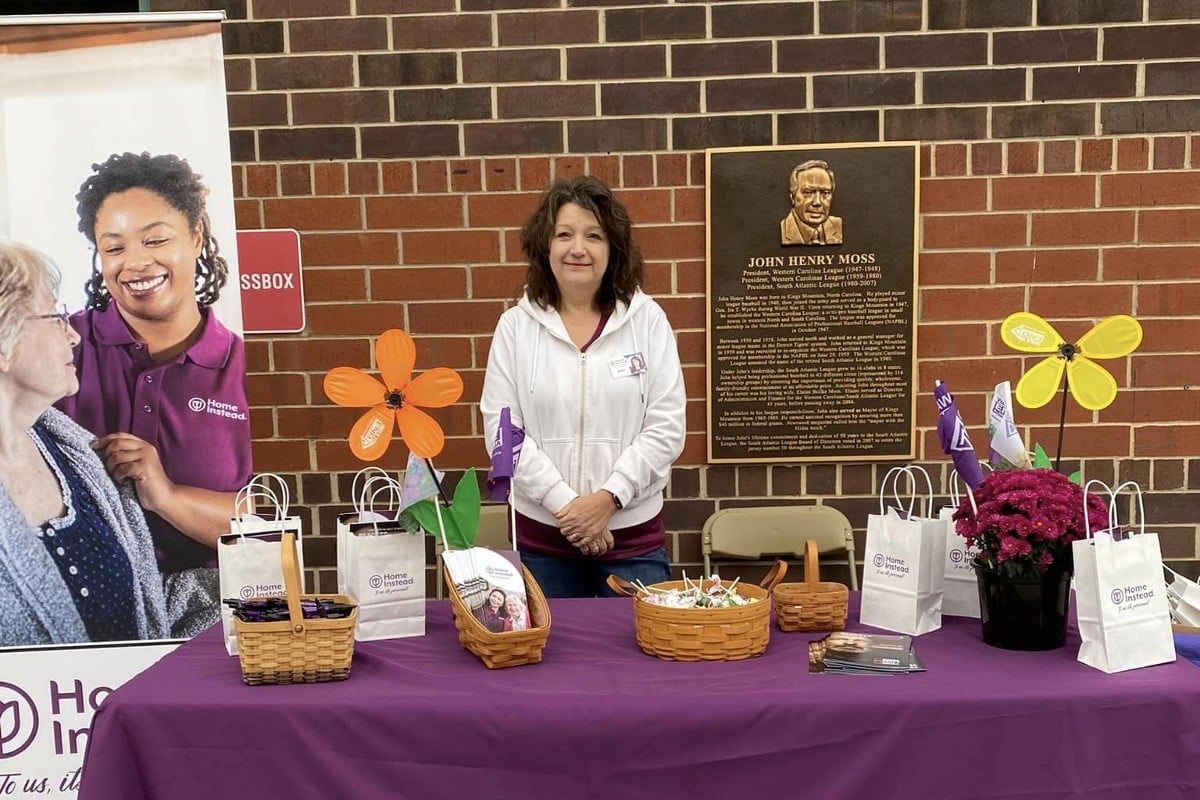 Home Instead Hickory, NC Walk to End Alzheimer's Gold sponsor 2022 hero