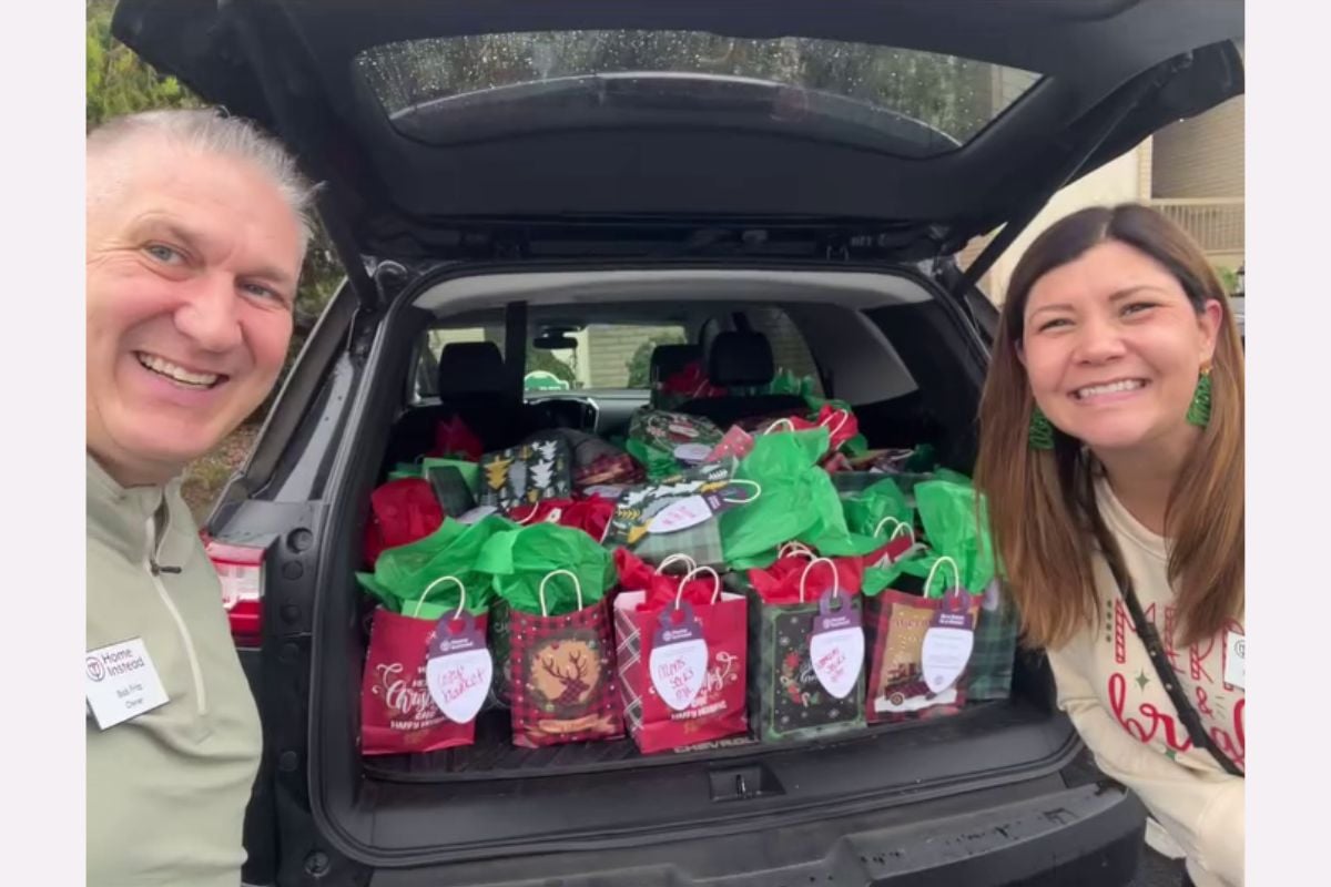 Home Instead Brings Holiday Joy to Seniors in North Mountain Village, AZ